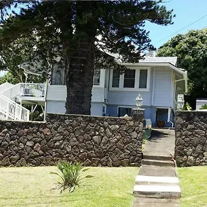 Cool, Quiet Ocean View 30 Day Min Apartment Honolulu